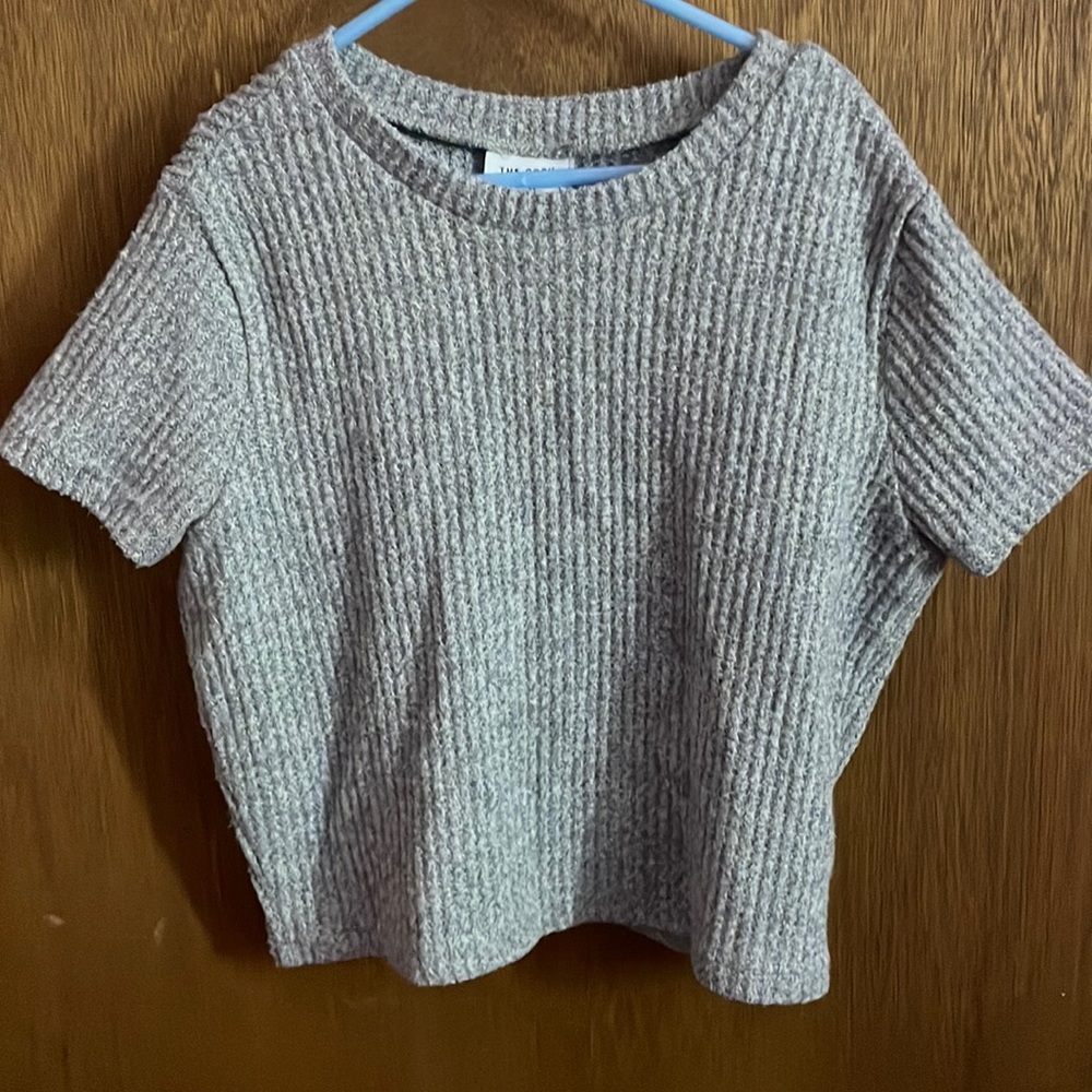 grey crop tee